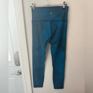 • Lululemon • Women’s Wunder Under Leggings Size 6 thumbnail 2
