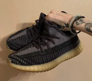 Yeezy Boost 350 V2 ‘Carbon’ thumbnail 6