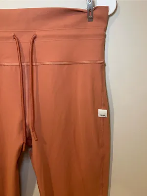 Vuori Daily Leggings in Cinnamon thumbnail 6