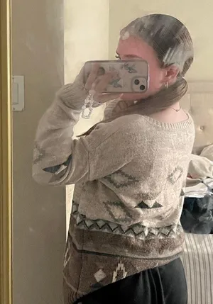 American Eagle Outfitters Sweater thumbnail 3