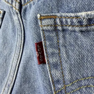 Levi’s 501 Women’s Denim Cut Off Shorts W33 Distressed Frayed Hem Blue‎ thumbnail 12