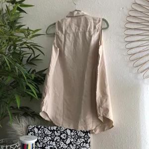 Abercrombie beige sleeveless button up down shirt with one front pocket loose flowy 100% SILK thumbnail 2