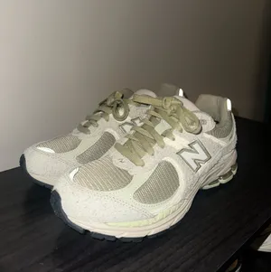 New Balance 2002R Sneakers thumbnail 2