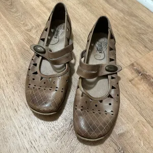 Umberto Raffini |‎ Ivanka Brown Leather Cut Out Mary Jane Flat Shoes, Size EU 38 thumbnail 2