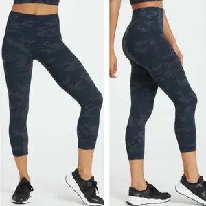 Spanx Seamless Women’s Black Camo Cropped Length LeggingsSize‎ M thumbnail 2