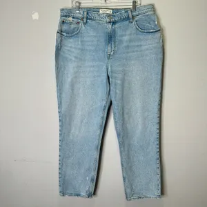 Abercrombie & Fitch Short Ultra High Rise 90s Straight‎ Jean Light Wash Curve thumbnail 3