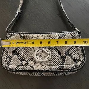 Topshop Finley Faux‎ Snakeskin Baguette Shoulder Bag Grey Black Snake Print thumbnail 10