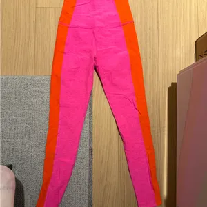 Beyond Yoga Bright Pink and Orange Leggings thumbnail 4