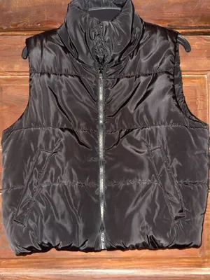 Women's Black Puffer Vest - Lightweight Quilted Vest thumbnail 1