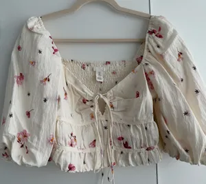 H&M Top thumbnail 1