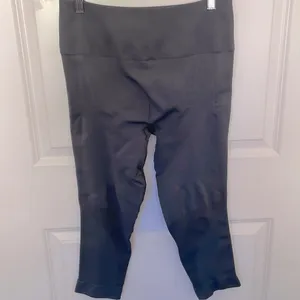 Lululemon Grey Crop Seamless Leggings 12 Activewear Workout thumbnail 2