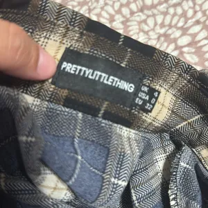 Pretty little thing Plaid Button-Up Shirt brown/black size 8 thumbnail 3