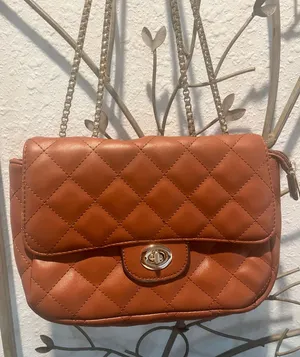 Brown quilted purse with gold hardware thumbnail 1