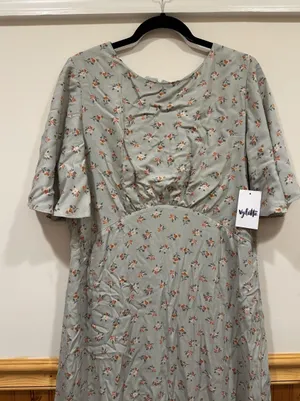 Vylette NWOT Women’s Empire Flutter Sleeve Floral Midi Dress Size XL Green thumbnail 3