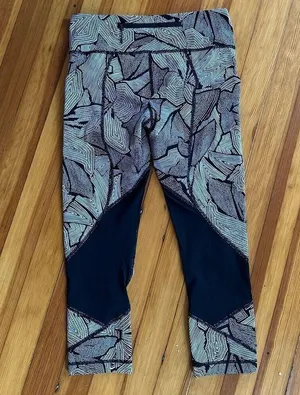 Lululemon Pace Rival Crop (Full-On Luxtreme) in Dottie Tribe White Black Size 6 thumbnail 3