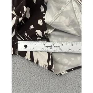 Lululemon Hotty Hot High Rise Shorts 4" Monarch Bloom Athletic Gym Women's 8 thumbnail 7