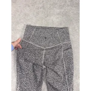 ATHLETA |Size S| Salutation Stash Pocket‎ II Textured 7/8 Tight Moonflower Black thumbnail 9