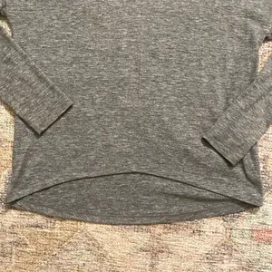 Old Navy Active Long Sleeve Crewneck Top with Hi/Low Hem thumbnail 2