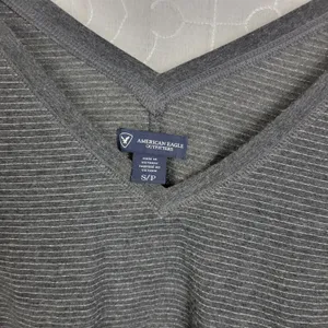 American Eagle Womens Top Size S Gray V Neck Striped Long Sleeve Crop Pullover thumbnail 3
