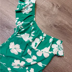 •J.Crew• Floral Shoulder One Piece Swimsuit thumbnail 3