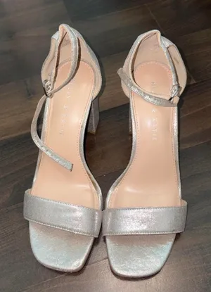 Kelly & Katie Heels thumbnail 1