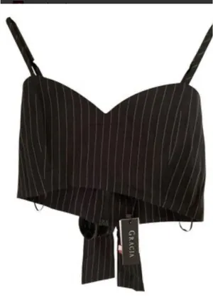NWT Gracia crop top size medium thumbnail 1