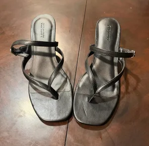 Old navy kitten heels thumbnail 1