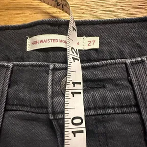 Levi’s high waisted mom jean buttonfly jeans 27 black thumbnail 8