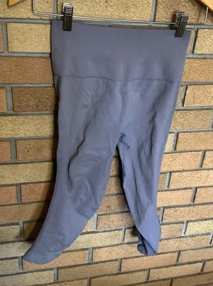 Lululemon Taryn Toomey Awakening Cropped Leggings Women Lavender Size 6 thumbnail 1