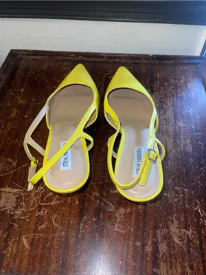 Steve Madden Bright Yellow Patent Pointed Slingback Pumps - Size 10M thumbnail 3