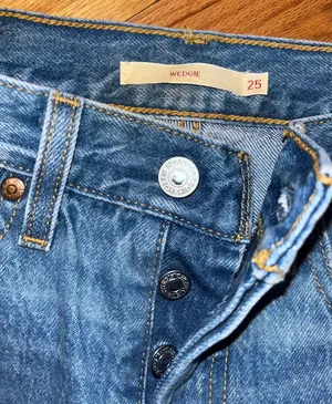 Levi’s Wedgie Straight Jeans thumbnail 3