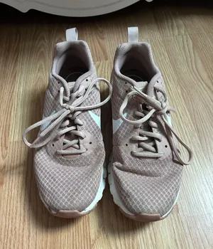 Nike Air Tennis Shoes thumbnail 2