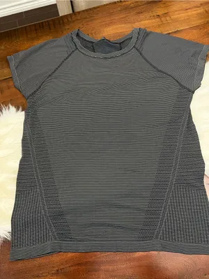 Athleta Momentum Seamless Tee Black Mini Stripe L Body Skimming Top thumbnail 2