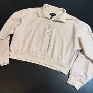 Victoria's Secret Beige crop‎ sweatshirt thumbnail 1