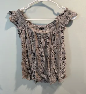 American Eagle Outfitters Off-Shoulder Printed Crop Top in Black and Beige XS thumbnail 1