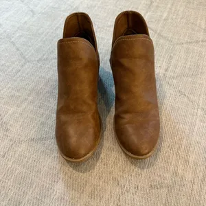 Universal Threads Brown Leather Ankle Boots 9 thumbnail 2