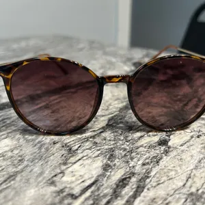 Tortoise Shell Sunglasses Brown thumbnail 2