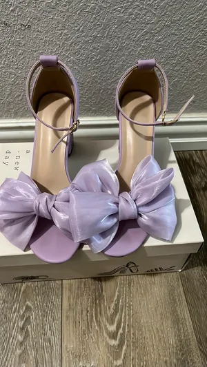 Purple heels with bow Size 6 thumbnail 3