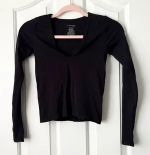 NWOT Clean Lines Voop Top XS/S thumbnail 1