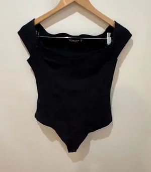 Abercrombie & Fitch Soft A&F Black Off-The-Shoulder‎ Bodysuit Size S Cap Sleeve thumbnail 1