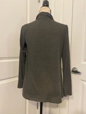 Open-Front Women’s Cardigan Sweater in Charcoal thumbnail 3