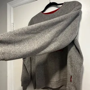VTG 90s Y2K Mickey Mouse Disney XLarge 16/18 Grey Red Crewneck Pullover Fleece. thumbnail 8