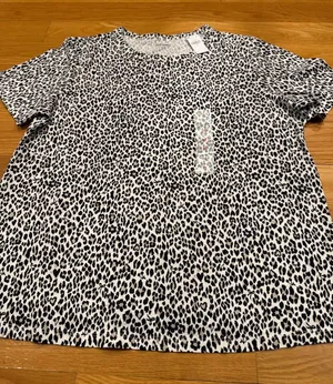 Nwt Old Navy Everywear animal print short sleeve top size medium . thumbnail 1
