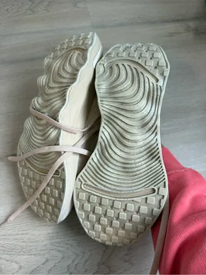 Nike Women's Beige/Tan Lightweight Sneakers thumbnail 5