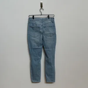 Good American Distressed Light Wash Cropped Jeans Size 12 / 31 thumbnail 10