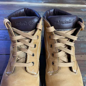 Timberland Women's Nellie Chukka Leather Ankle Boots in Wheat - Sz 8.5 🧡🎀 thumbnail 3