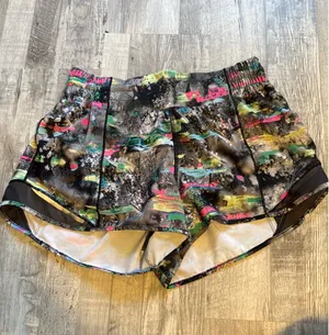Lululemon Hotty Shorts 2.5" thumbnail 1
