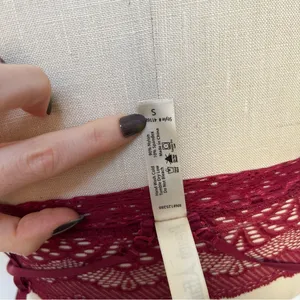 Elegant Lace Bralette in Burgundy thumbnail 5