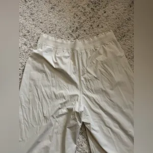 Lululemon Stretch Woven Ruffle-Waist Wide-Leg Crop Pants‎ Sz XL in Bone thumbnail 5