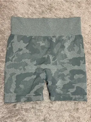 Camo Seamless Booty Scrunch Shorts – Size M thumbnail 2